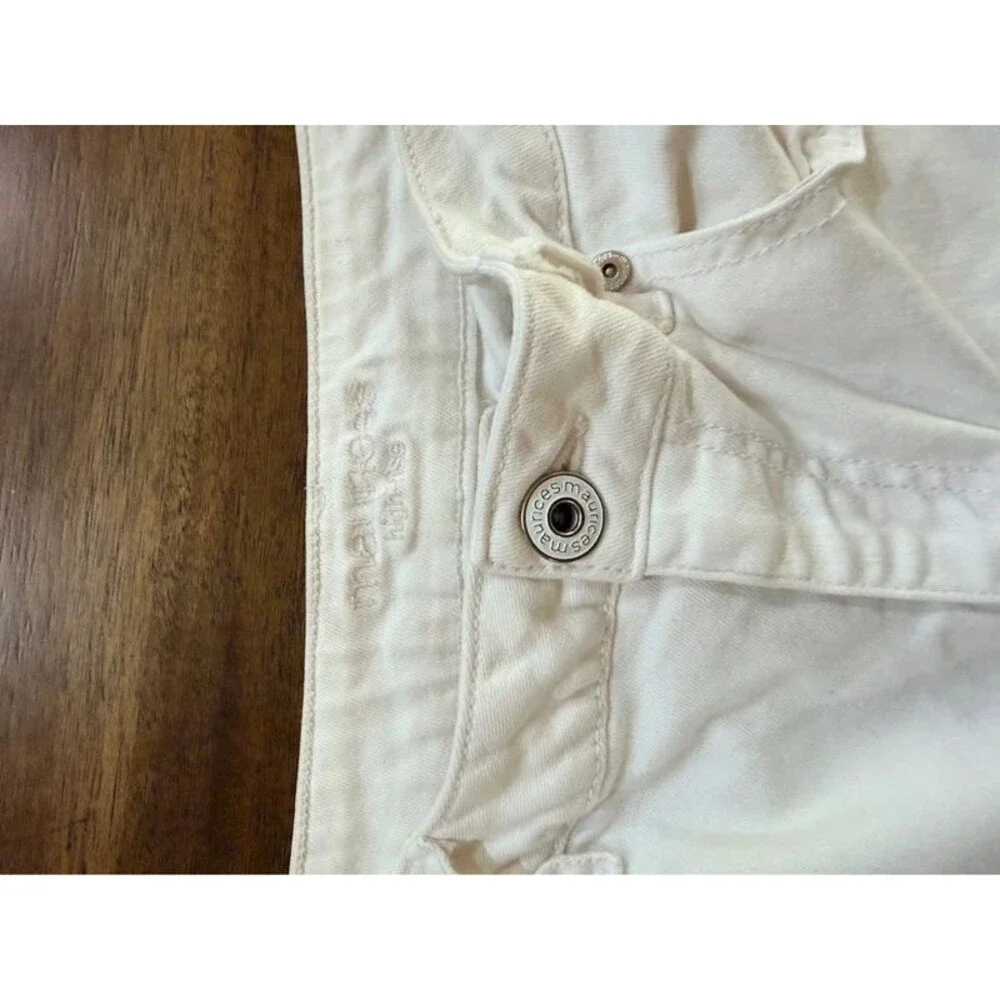 Maurices 13/14 White Cropped Straight Leg Jeans Raw Hem